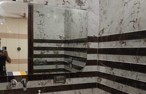 Pashim Vihar Apartamento | Glamorous 3 BHK Apartment in Paschim Vihar West Delhi