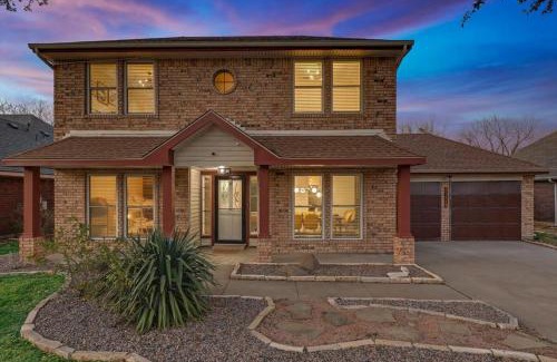 Mesquite Casa | Glamorous 4BR 2,5BA Holiday Home with Pool, Game Room & Fire Pit