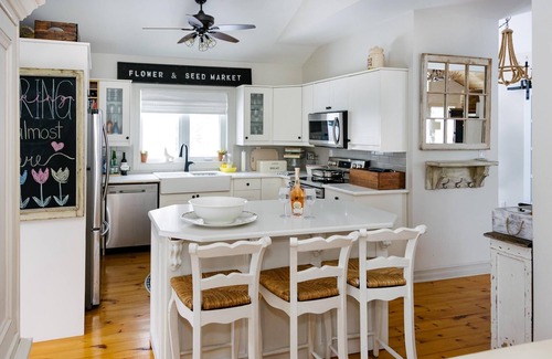 Irondale Cabaña | Glamorous and beautifully appointed cottage!