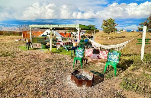 New Cuyama Otro | Glamorous California Campsite Retreat with Great Views