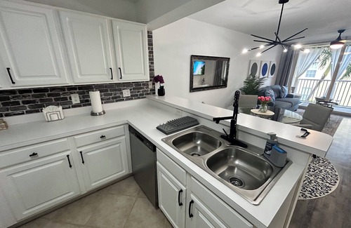 Winkler Apartamento | Glamorous Fort Myers Getaway! Condo Resort Style!