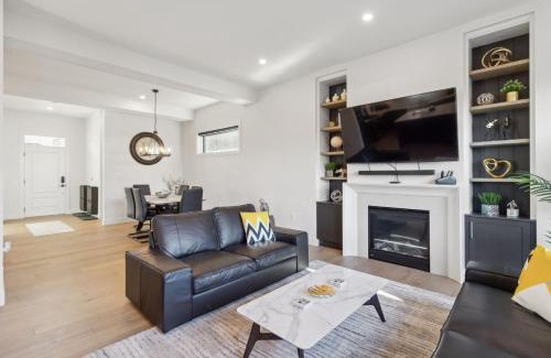 Willoughby Casa | Glamorous, Luxurious & Stylish Family Home, Near Vancouver
