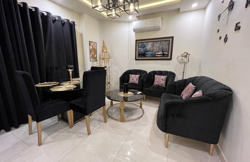 Rawalpindi Apartamento | Glamorous one bed apartment near food street