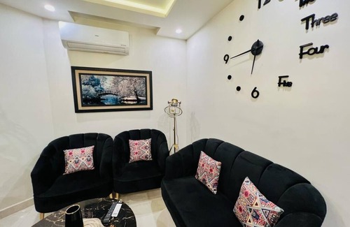 Rawalpindi Apartamento | Glamorous one bed apartment near food street