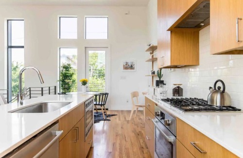 Knox - Henderson Casa | Glamorous Perfectly Located Deluxe 2 Bed Townhome