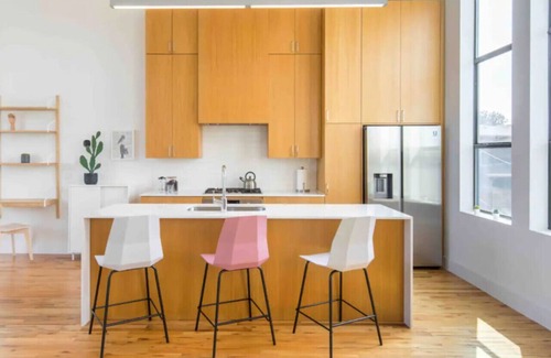 Knox - Henderson Casa | Glamorous Perfectly Located Deluxe 2 Bed Townhome
