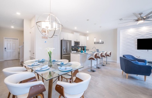 Kissimmee Chalet De Esquí | Glamorous Townhouse 4Bed/3Bath/Pool/5Min Disney
