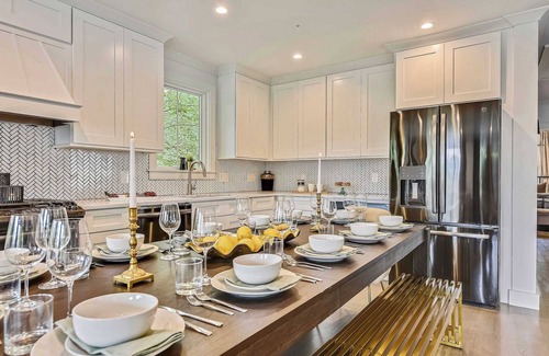 Jamaica Plain Apartamento | Glamorous Treetop Escape | near T