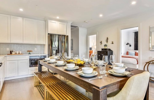 Jamaica Plain Apartamento | Glamorous Treetop Escape | near T