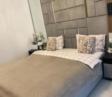 Braila Apartamento | Glamorous Two