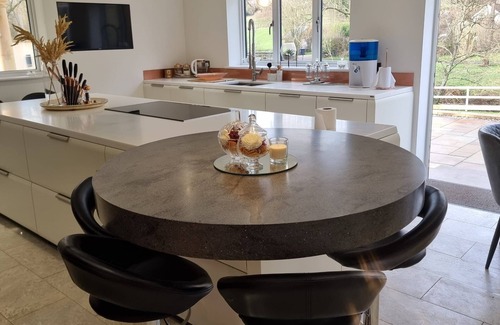 Bremhill Casa | Glamorous Wiltshire Home and Beautiful Garden - 10 Bedrooms