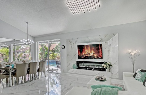 Greenview Shores Casa | Glamour house with heated pool. Wellington. Fl