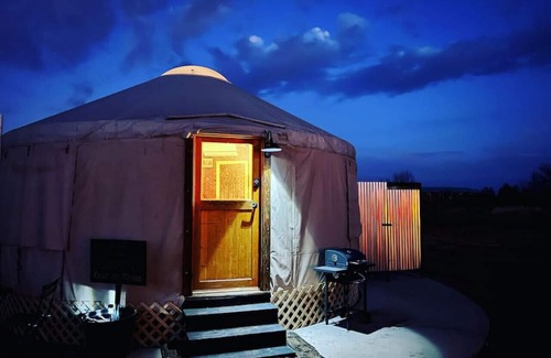 Alpine Alquiler De RV | Glamp in Heated Yurt in Big Bend @ Casa de Marca