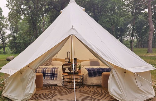 St Croix Falls Alquiler De RV | Glamp Tent at Historic estate Big Rock Creek