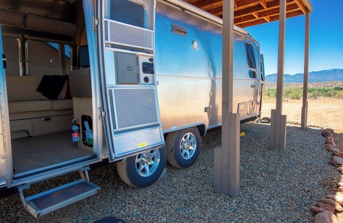 Cornville Casa | Glamping Airstream, Pool, Hot Tub, BBQ, Mountain Views, Easy access to Sedona!