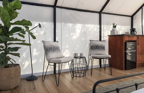 Fredericksburg Alquiler De RV | Glamping at Cherry Cove, with Hot Tub!