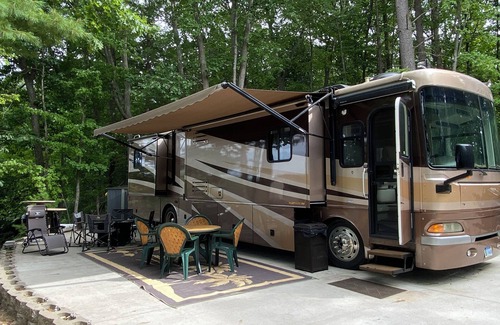 Mayfield Casa | Glamping at its best-40 ft RV w/full amenities on all-sports lake Traverse City