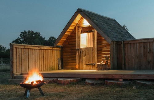 Chippenham Cabina | Glamping at the Retreat Wiltshire is rural bliss