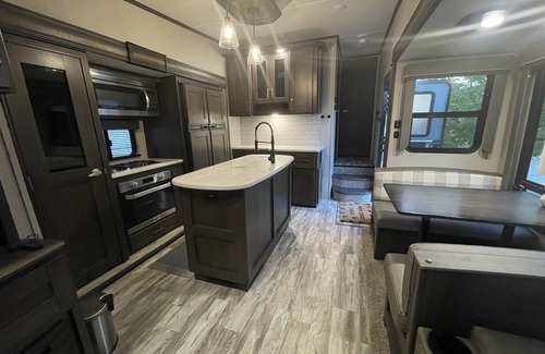 McKenna Casa | Glamping at the RMR farmstead WITH HOT TUB