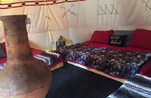 Jamestown Apartamento | Glamping atrás en el tiempo