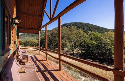 Medina Cabina | Glamping Bunkhouse: Tx Hill Country Resort + Pool