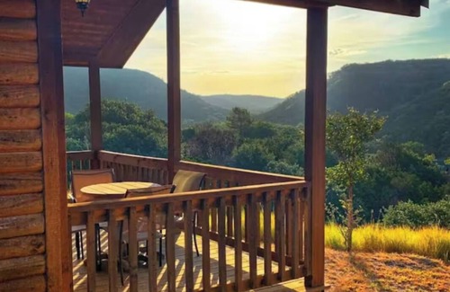 Medina Cabina | Glamping Bunkhouse: Tx Hill Country Resort + Pool