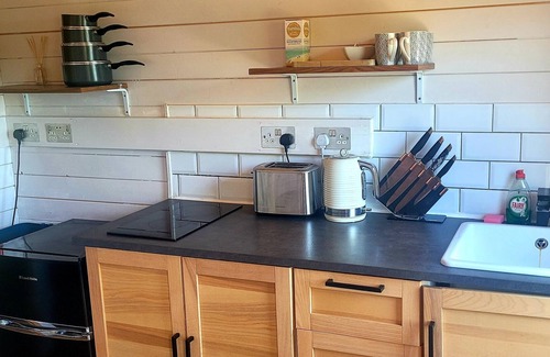 Wainhouse Corner Cabina | Glamping Cabin on a Small Holding w/ Private Hot Tub