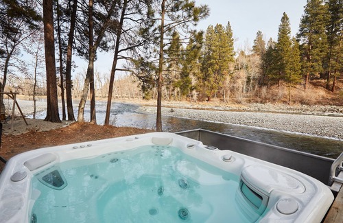 Grantsdale Cabina | Glamping Cabin on the Bitterroot River