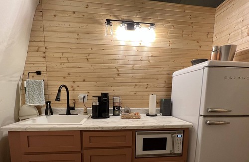 Pipe Creek Alquiler De RV | Glamping Dome in the Hill country w/amazing views, private hot tub, & fire pit.