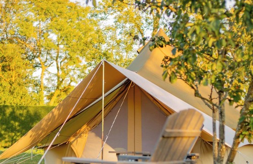 Allonnes Alquiler De RV | Glamping 'Hébergement Insolite En Tente' con jardín privado