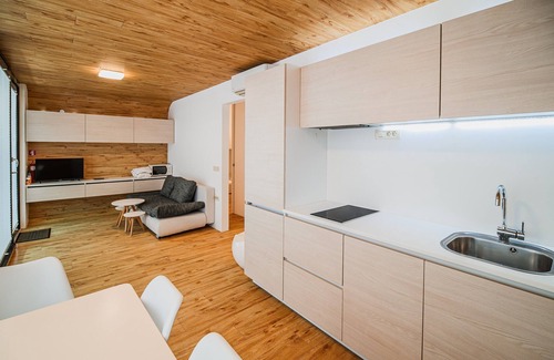Crnomelj Casa | Glamping home Malerič with natural pool & Wellness