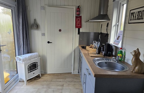 Llanfair Caereinion Cabina | Glamping Hut - Riverside 1