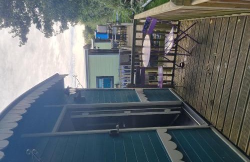 Llanfair Caereinion Casa | Glamping Hut - Riverview 3