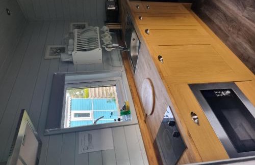 Llanfair Caereinion Casa | Glamping Hut - Riverview 3
