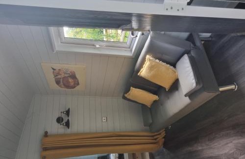 Llanfair Caereinion Casa | Glamping Hut - Riverview 3