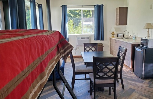 Stevenson Alquiler De RV | Glamping in style with shared showers and restrooms. Sleeps 3 adults comfortably