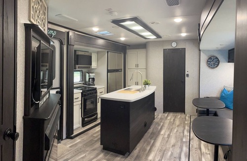 McKinleyville Alquiler De RV | 🌲☀️Glamping in the Forest ☀️🌲 above the fog line