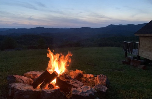 Covington Cabina | Glamping in the Tiny House with a Huge View