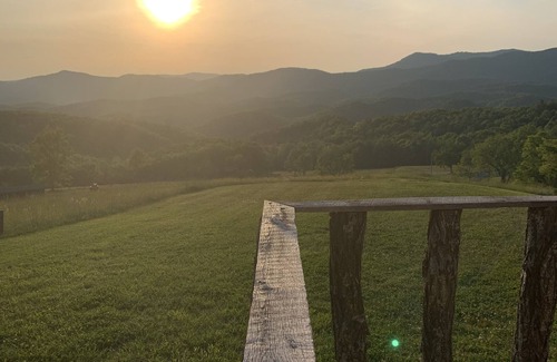 Covington Cabina | Glamping in the Tiny House with a Huge View