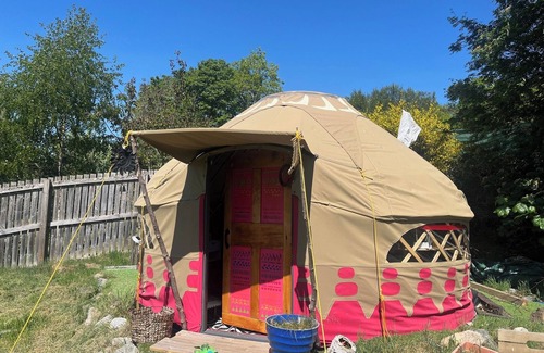 Contin Cabina | Glamping Pod - Sleeps 2 - Garden - Parking - Wifi