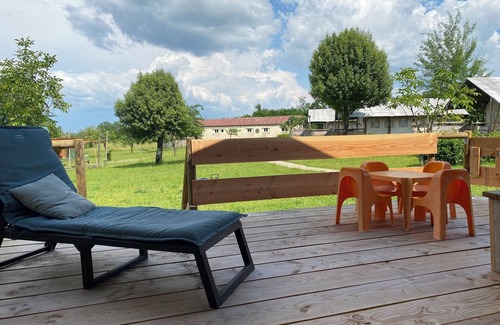 Jayac Alquiler De RV | Glamping 'Safarilodge Confort Tent 8 5 Pers' con piscina compartida, terraza privada y Wi-Fi