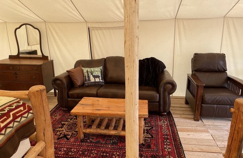 Pray Alquiler De RV | Glamping tent in Paradise Valley only 27 miles from Yellowstone National Park