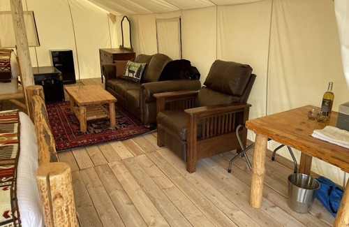 Pray Alquiler De RV | Glamping tent in Paradise Valley only 27 miles from Yellowstone National Park