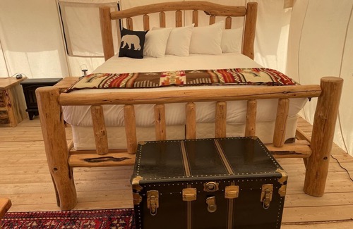 Pray Alquiler De RV | Glamping tent in Paradise Valley only 27 miles from Yellowstone National Park