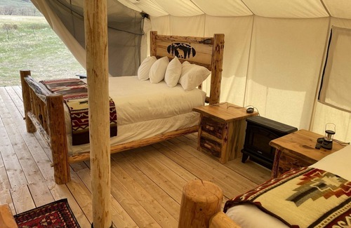 Pray Alquiler De RV | Glamping tent in Paradise Valley only 27 miles from Yellowstone National Park