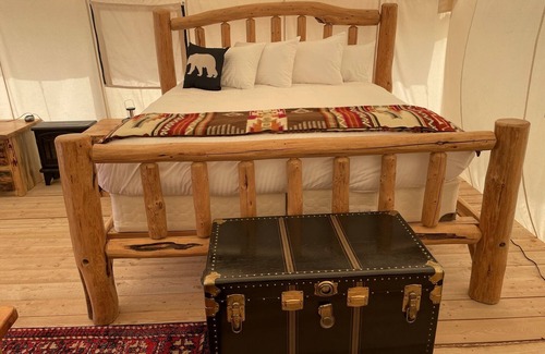 Pray Alquiler De RV | Glamping tent in Paradise Valley only 27 miles from Yellowstone National Park