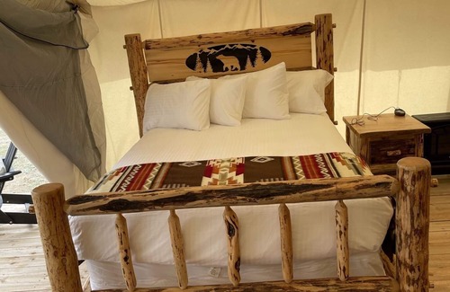 Pray Alquiler De RV | Glamping tent in Paradise Valley only 27 miles from Yellowstone National Park