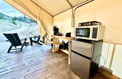Orderville Alquiler De RV | Tienda Glamping # 3 en East Zion Resort (King Suite)