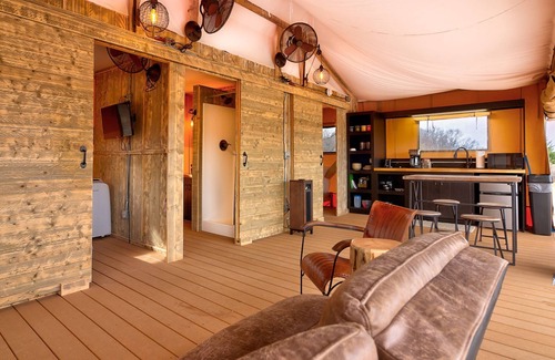 Sevierville Alquiler De RV | Glamping Tent: Sleeps 4, Free Dollywood Tkt & More-Outdoor Pool-Lazy River