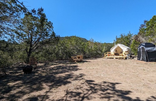 Vanderpool Alquiler De RV | Glamping Tents 1, 2, 3
